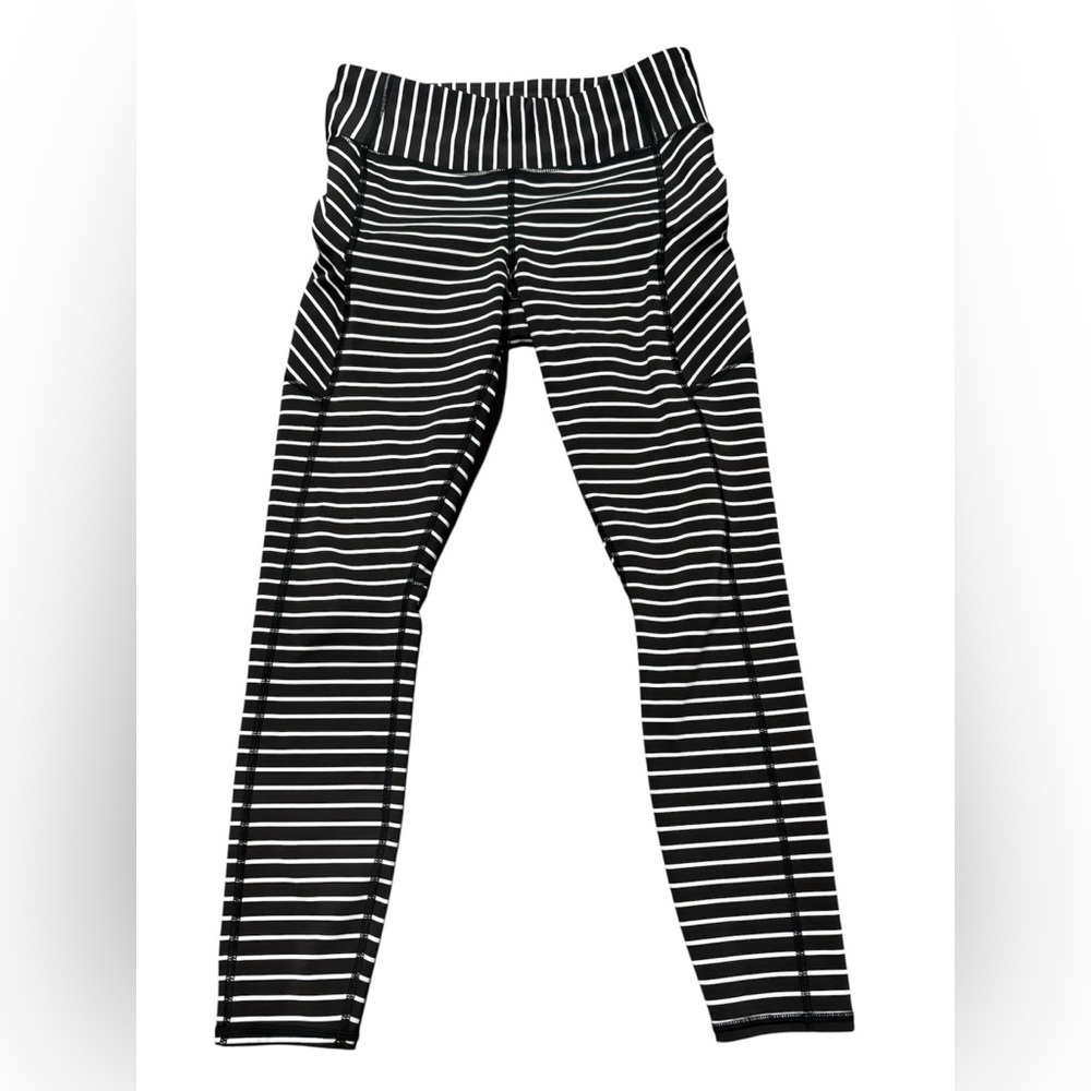 Athleta Contender 7/8 tight leggings black and white striped Size Small